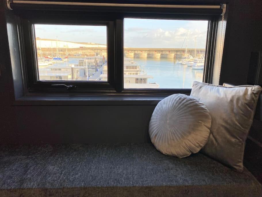 Seascape - Floating Home At Brighton Marina With Free Parking Kültér fotó