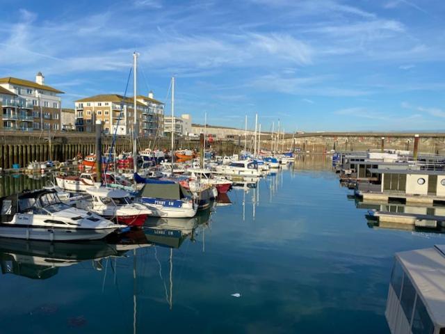 Seascape - Floating Home At Brighton Marina With Free Parking Kültér fotó