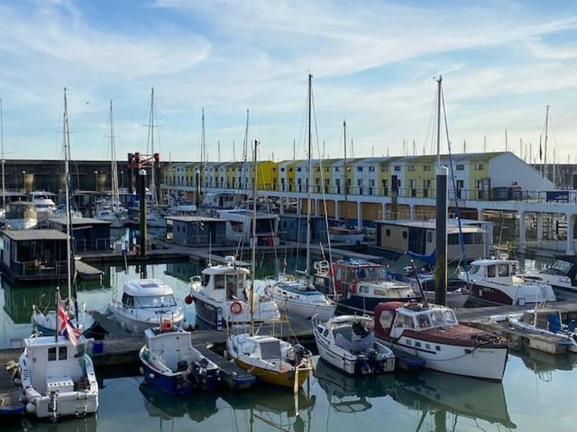 Seascape - Floating Home At Brighton Marina With Free Parking Kültér fotó