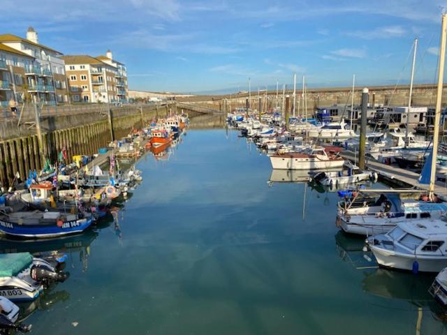 Seascape - Floating Home At Brighton Marina With Free Parking Kültér fotó